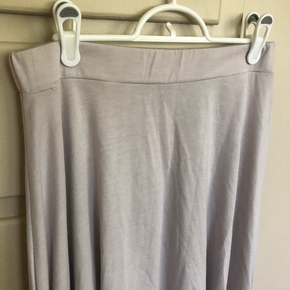 3 for $15✨ Cream High-Low Skirt - Picture 5 of 7